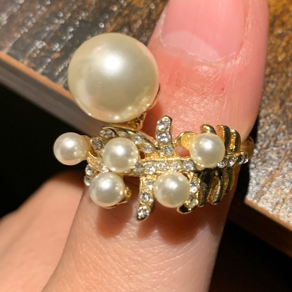 3/$10 Fake pearl & jewel clustered ring - Picture 3 of 3